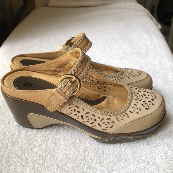 White Mountain leather Mary Jane style clogs - Picture 7 of 12